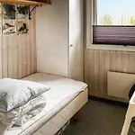 Pet Friendly In With Kitchen *