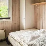 Pet Friendly In With Kitchen *