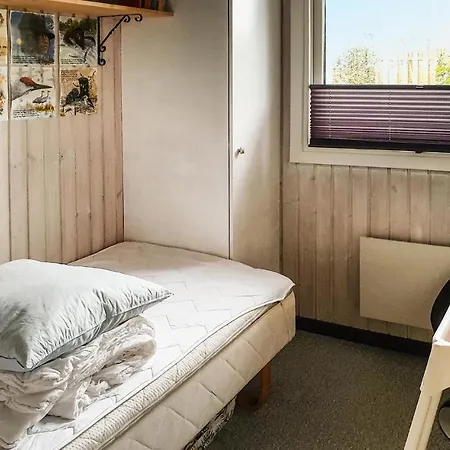 Pet Friendly In With Kitchen *
